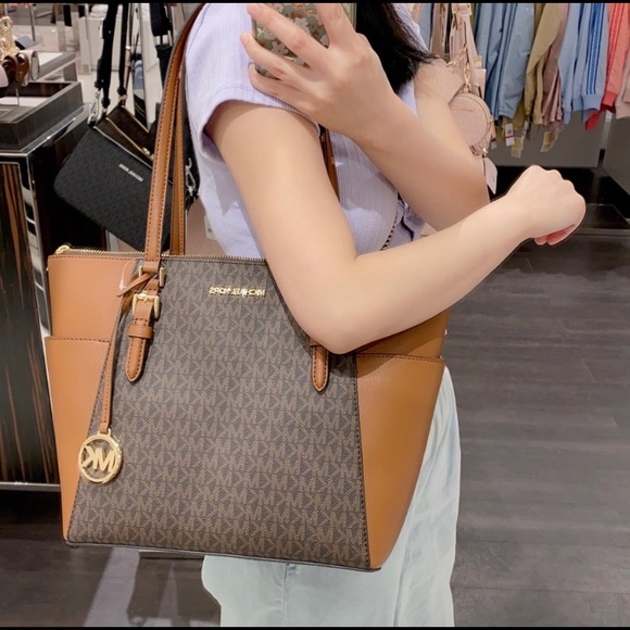 MICHAEL KORS LEATHER CHARLOTTE LARGE ZIP SHOULDER BAG TOTE BROWN